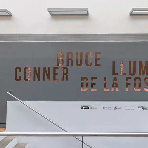 Diseño gráfico para la exposición "Bruce Conner. Luz de la oscuridad". Fundació Antoni Tàpies, Barcelona